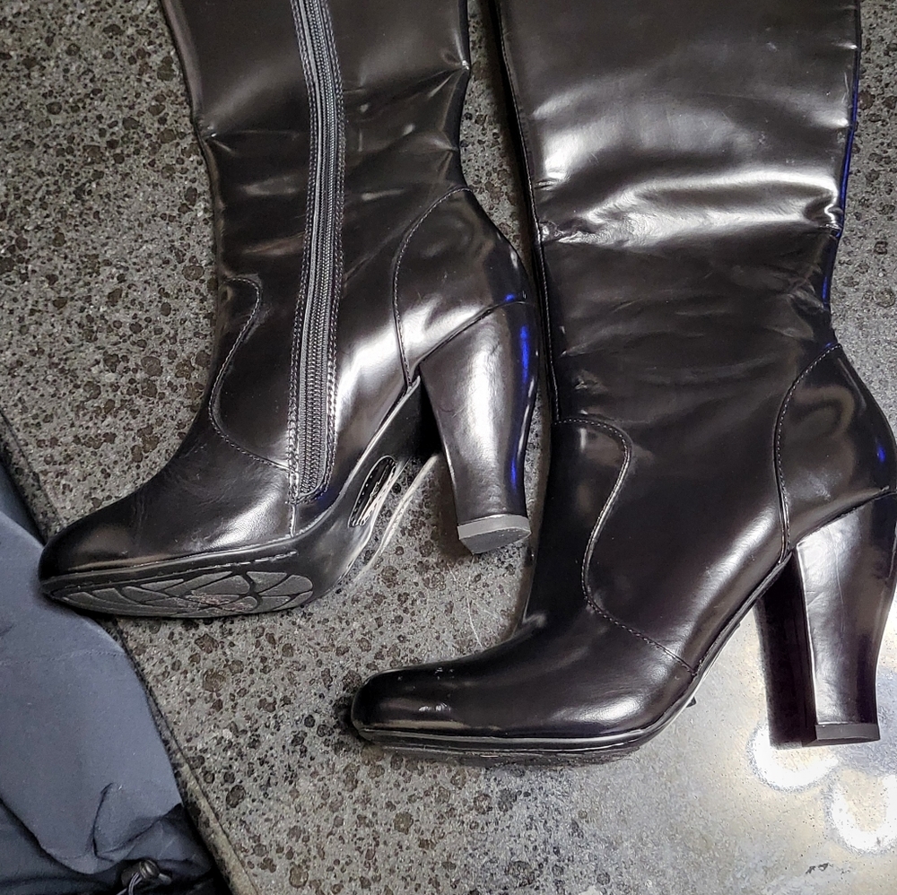 Women long leather boot by Bourne size 6 5